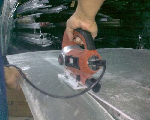 Poliacrilico en proceso de corte